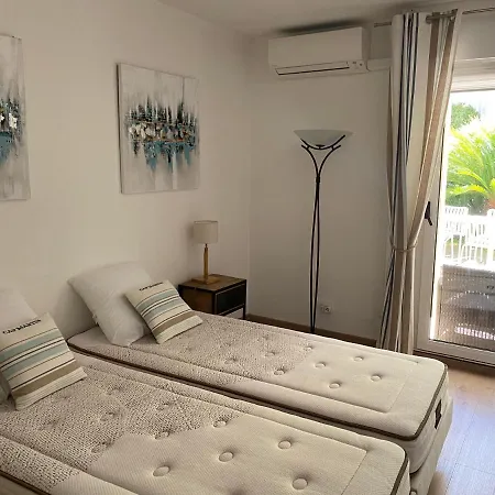 Apartment Paradise Center With Pool And Park Le Lys